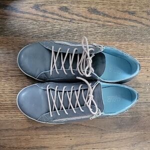 cloud sneakers size 42 grey barely worn